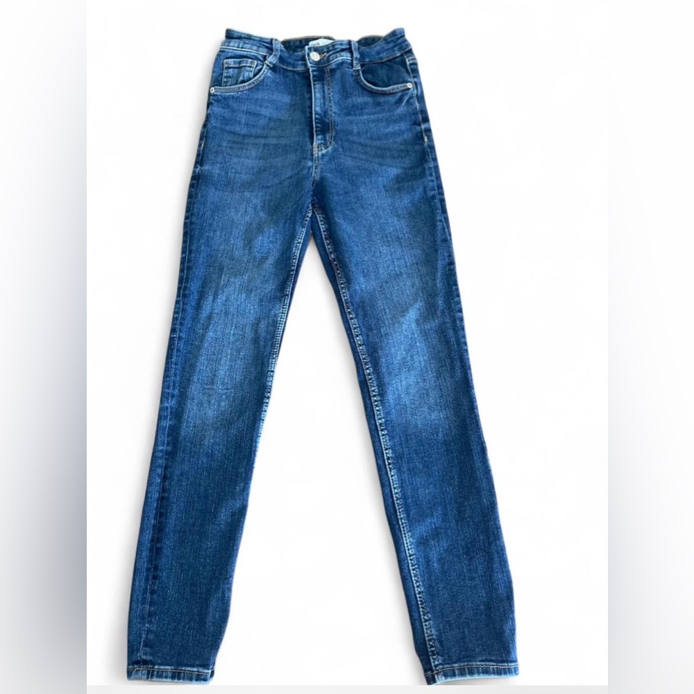 Zara Blue Straight Jeans Timeless Style